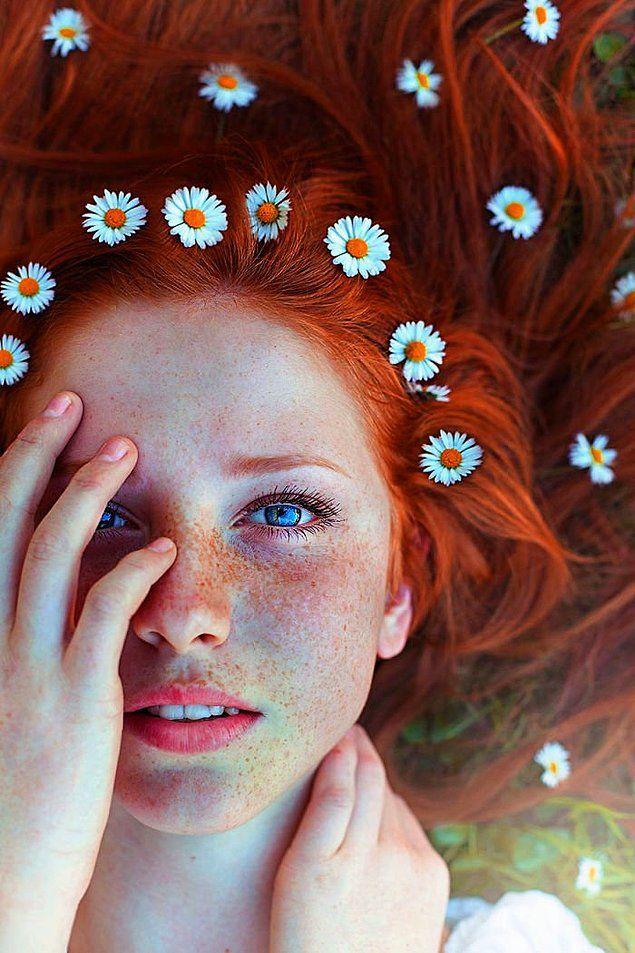 10 Fotoğrafta Kızıl Saçlı Ve Çilli Kadınların Güzelliği 